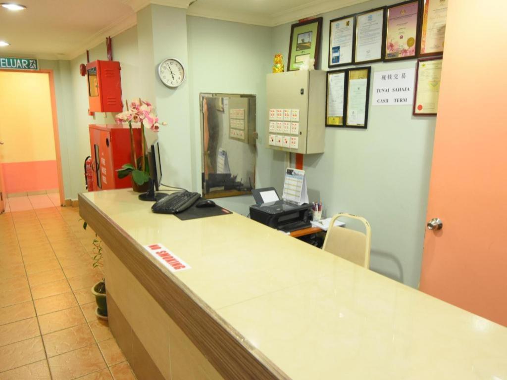 Oyo 89642 Highway Inn Mukah Exterior foto